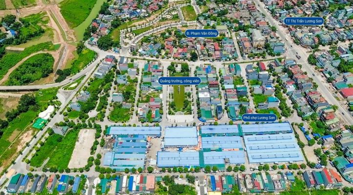 Phố chợ Lương Sơn đông đúc